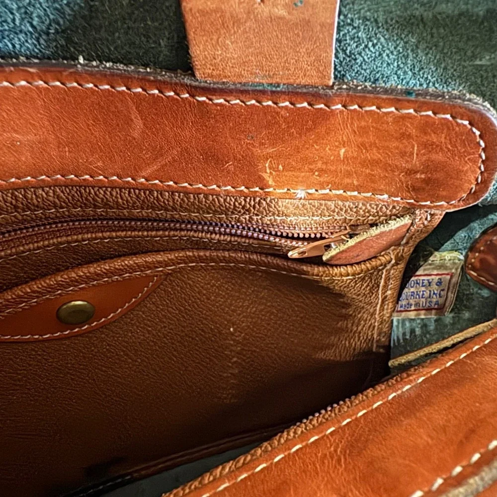 vintage Dooney & Bourke AWL Norfolk bag In green crossbody satchel leather zip